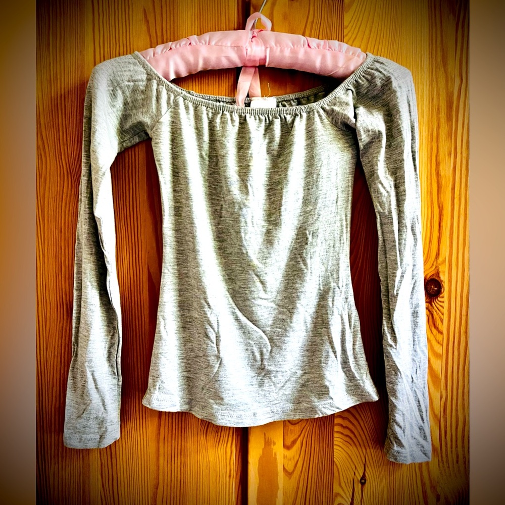 Grey Off The Shoulder Top / NWOT / XS